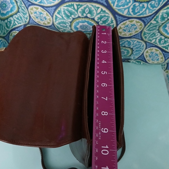 Chic Brown Crossbody Bag with Gold Crocodile detail. - Picture 15 of 16